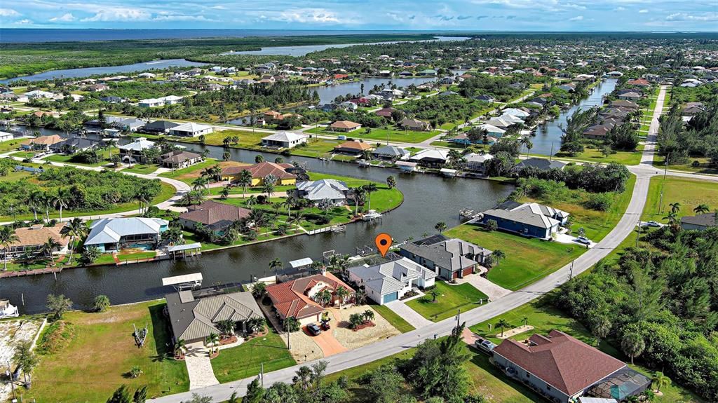 Activo con contrato: $885,000 (4 camas, 3 baños, 2104 Pies cuadrados)