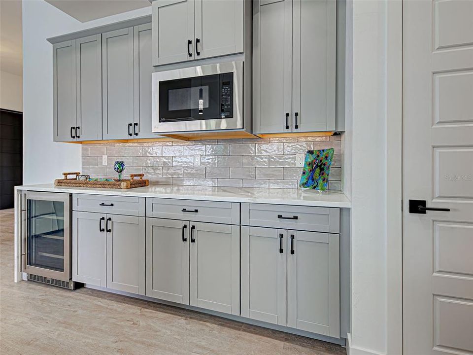 Activo con contrato: $885,000 (4 camas, 3 baños, 2104 Pies cuadrados)