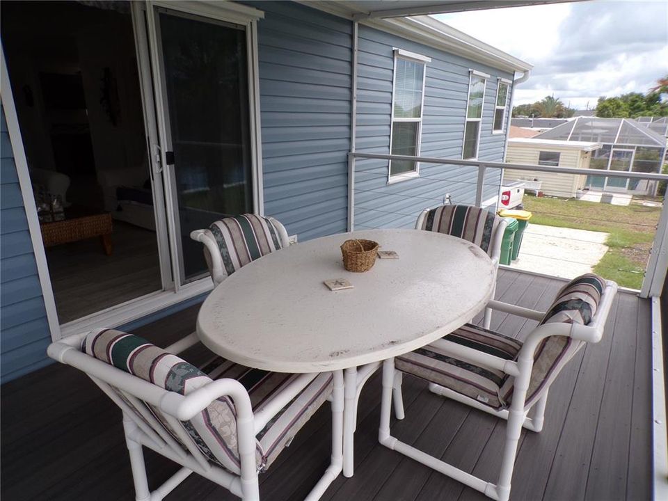 For Rent: $1,900 (3 beds, 2 baths, 1296 Square Feet)