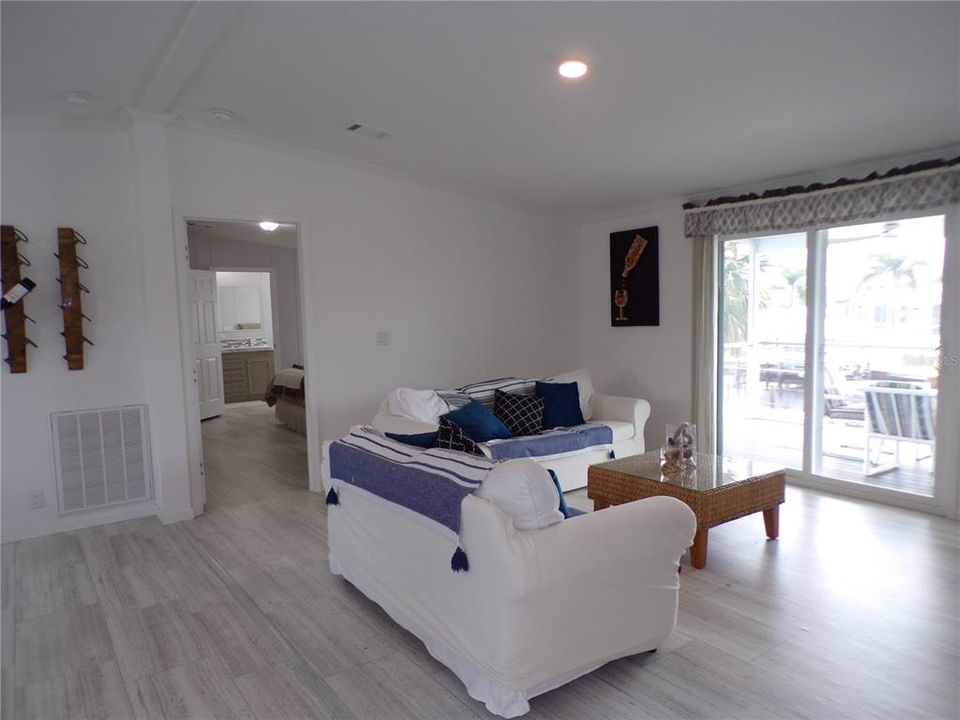 For Rent: $1,900 (3 beds, 2 baths, 1296 Square Feet)