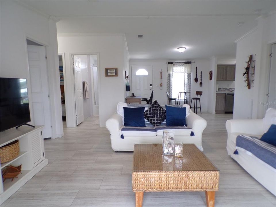 For Rent: $1,900 (3 beds, 2 baths, 1296 Square Feet)