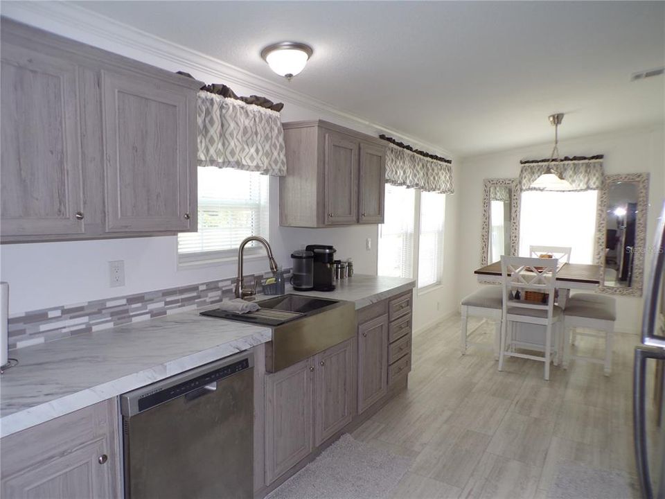 For Rent: $1,900 (3 beds, 2 baths, 1296 Square Feet)