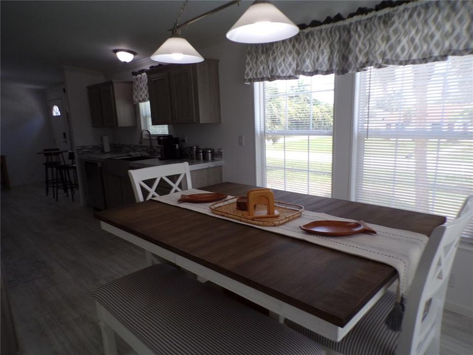 For Rent: $1,900 (3 beds, 2 baths, 1296 Square Feet)