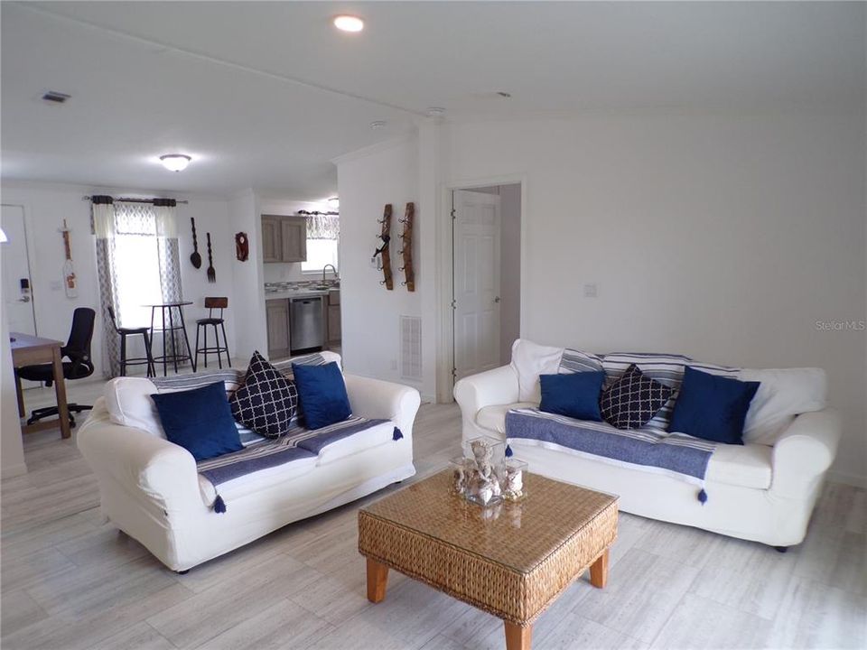 For Rent: $1,900 (3 beds, 2 baths, 1296 Square Feet)