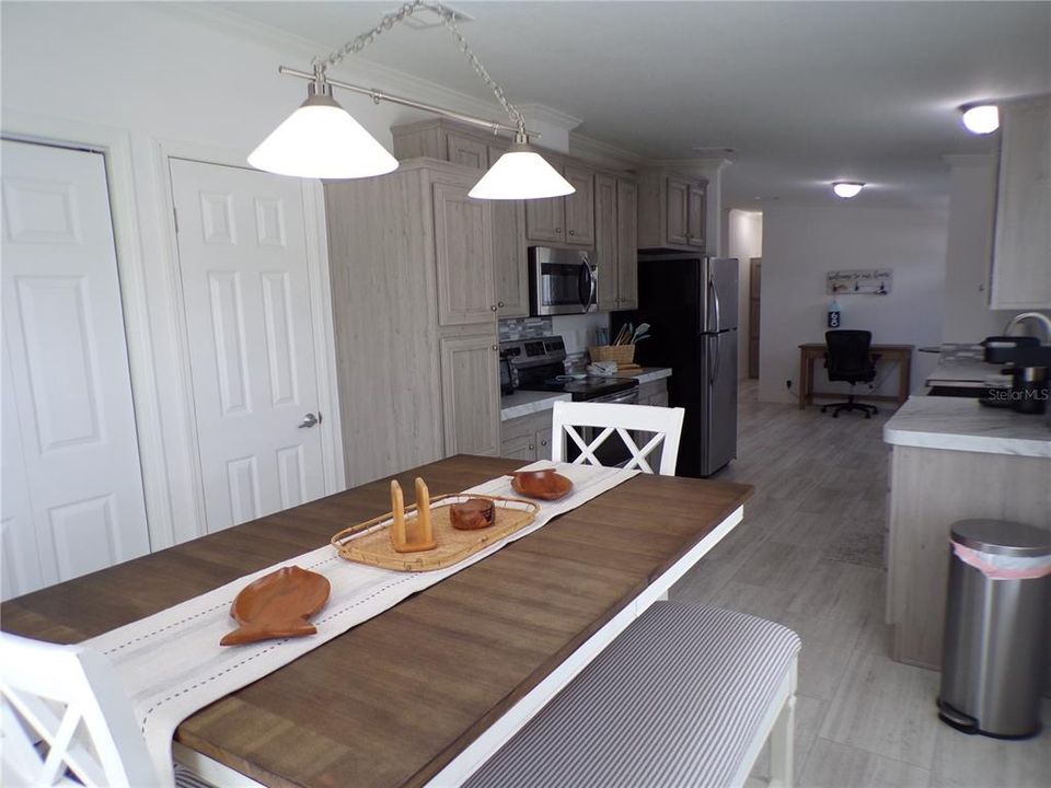 For Rent: $1,900 (3 beds, 2 baths, 1296 Square Feet)