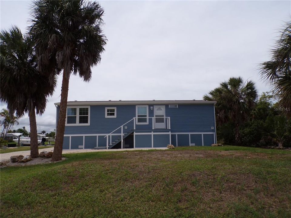 For Rent: $1,900 (3 beds, 2 baths, 1296 Square Feet)