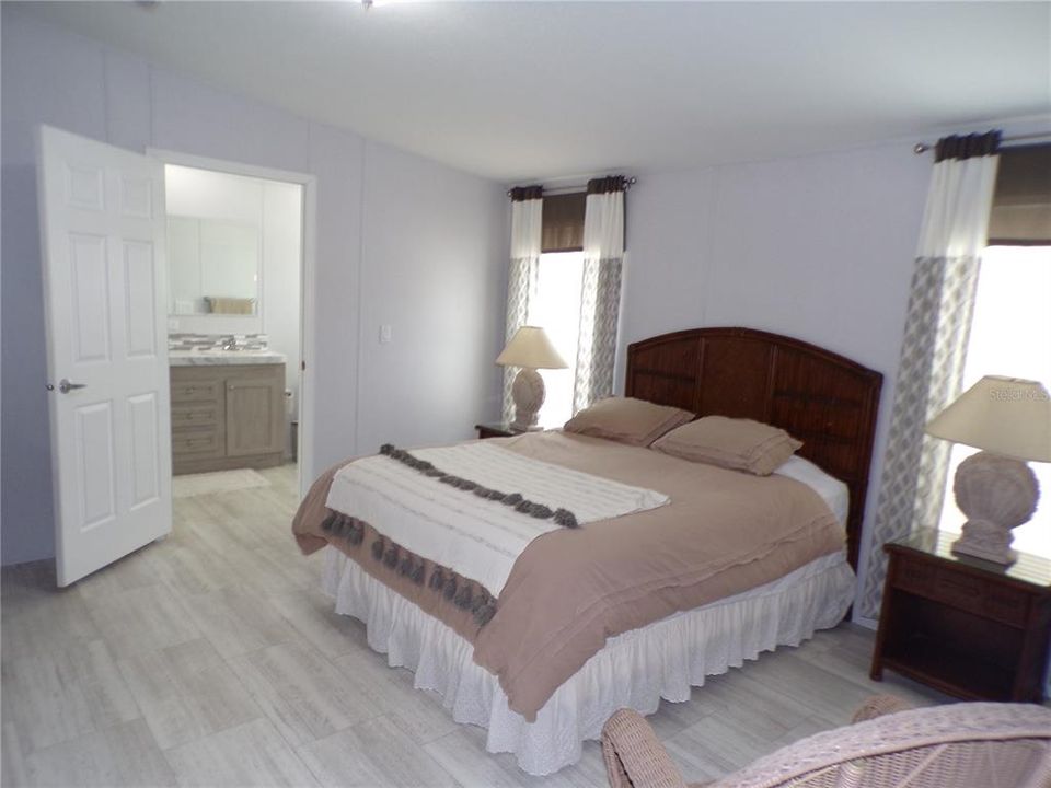 For Rent: $1,900 (3 beds, 2 baths, 1296 Square Feet)