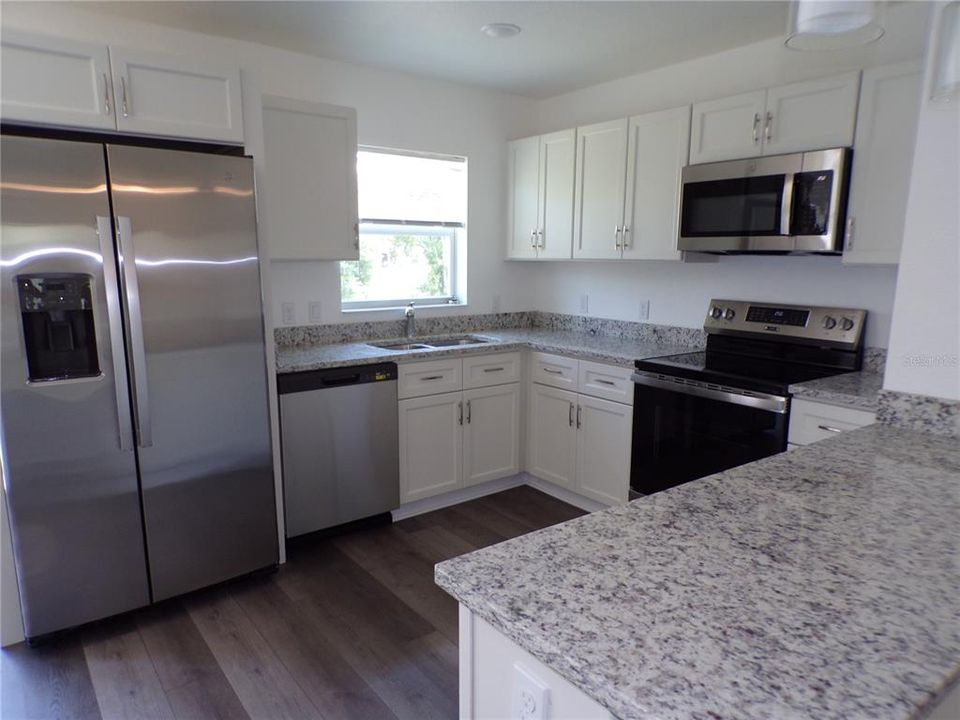For Rent: $1,900 (3 beds, 2 baths, 1296 Square Feet)