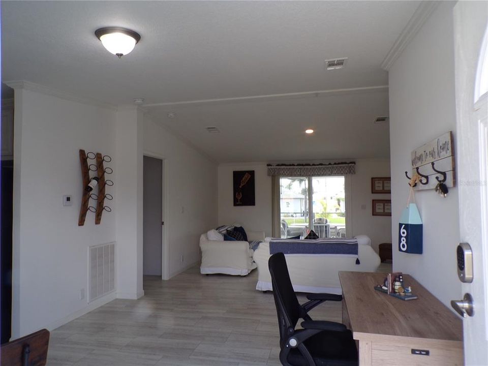 For Rent: $1,900 (3 beds, 2 baths, 1296 Square Feet)