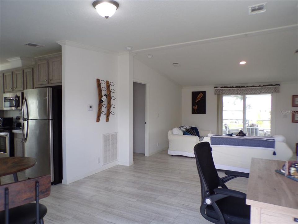 For Rent: $1,900 (3 beds, 2 baths, 1296 Square Feet)