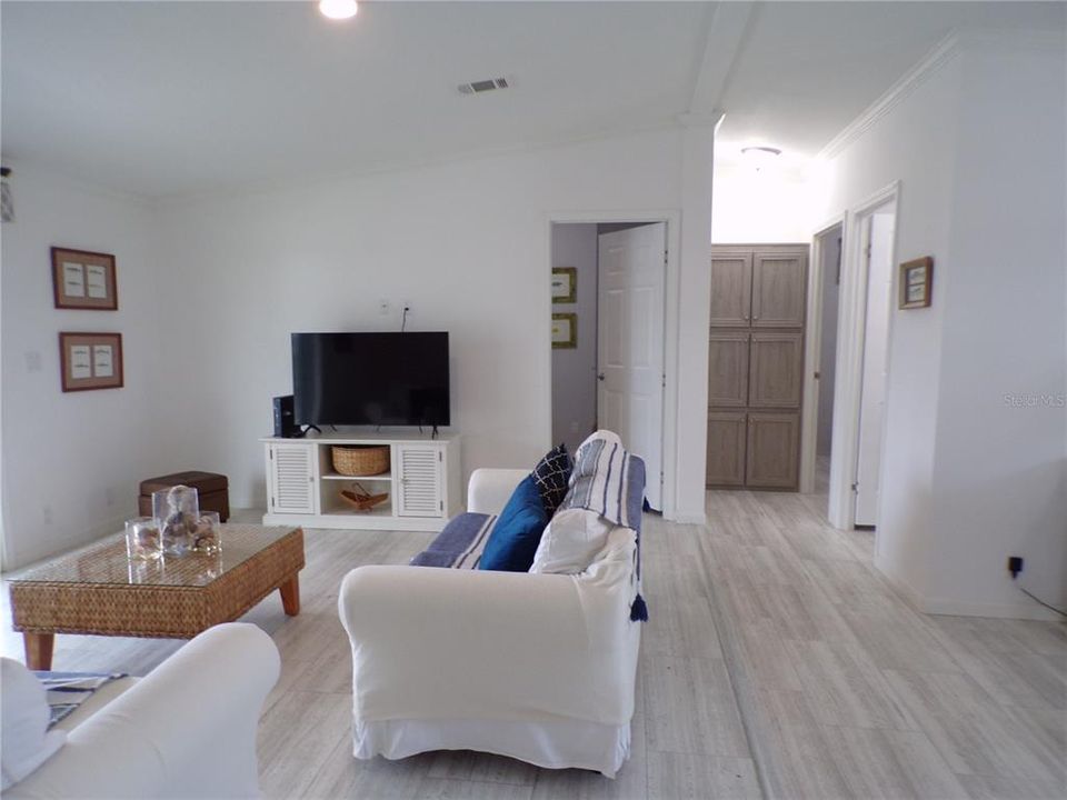 For Rent: $1,900 (3 beds, 2 baths, 1296 Square Feet)