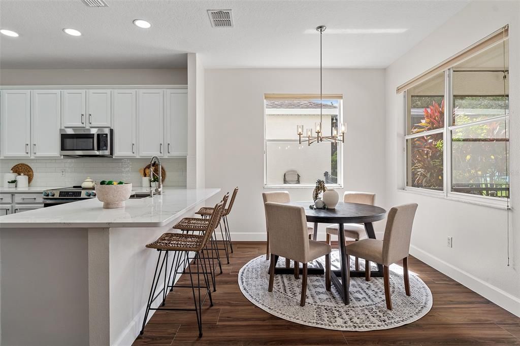 Под контрактом: $765,000 (5 спален, 3 ванн, 2946 Квадратных фут)