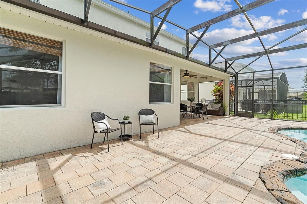 Под контрактом: $765,000 (5 спален, 3 ванн, 2946 Квадратных фут)