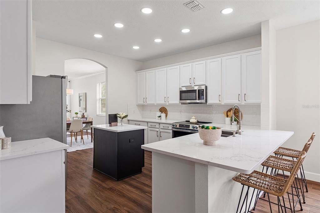 Под контрактом: $765,000 (5 спален, 3 ванн, 2946 Квадратных фут)