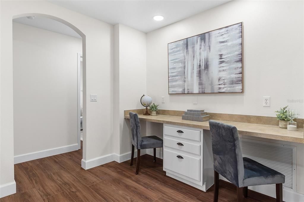 Под контрактом: $765,000 (5 спален, 3 ванн, 2946 Квадратных фут)