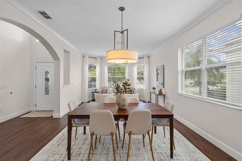 Под контрактом: $765,000 (5 спален, 3 ванн, 2946 Квадратных фут)