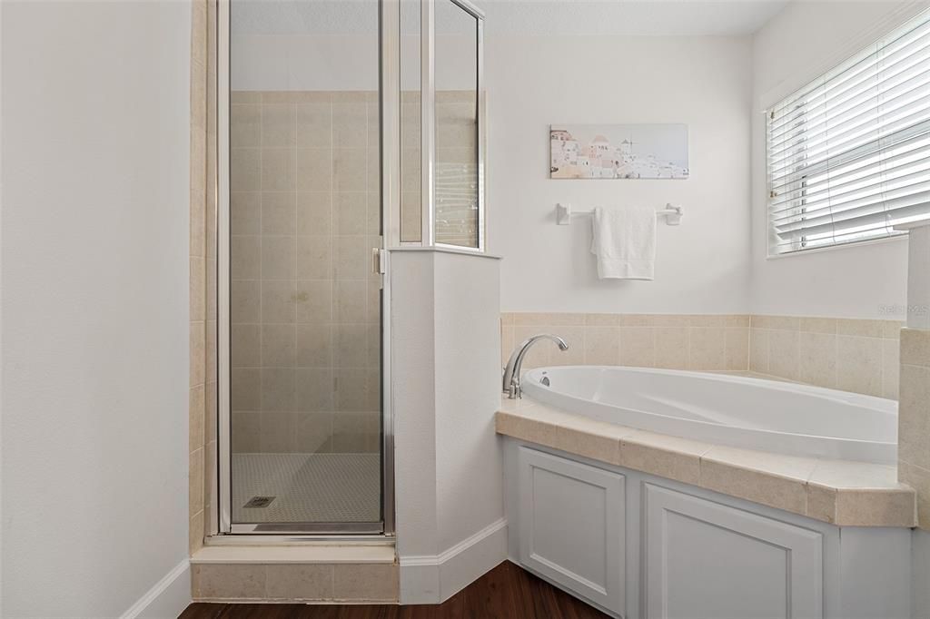 Под контрактом: $765,000 (5 спален, 3 ванн, 2946 Квадратных фут)