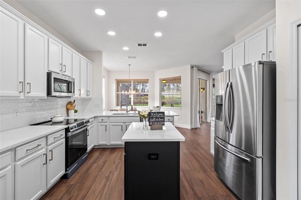 Под контрактом: $765,000 (5 спален, 3 ванн, 2946 Квадратных фут)