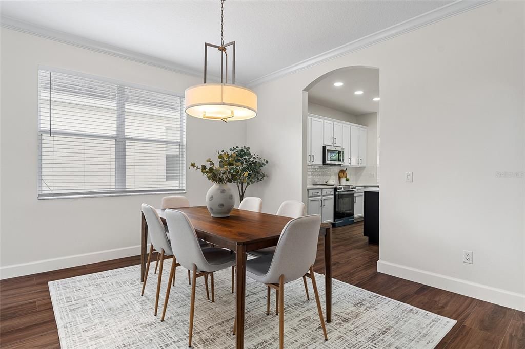 Под контрактом: $765,000 (5 спален, 3 ванн, 2946 Квадратных фут)