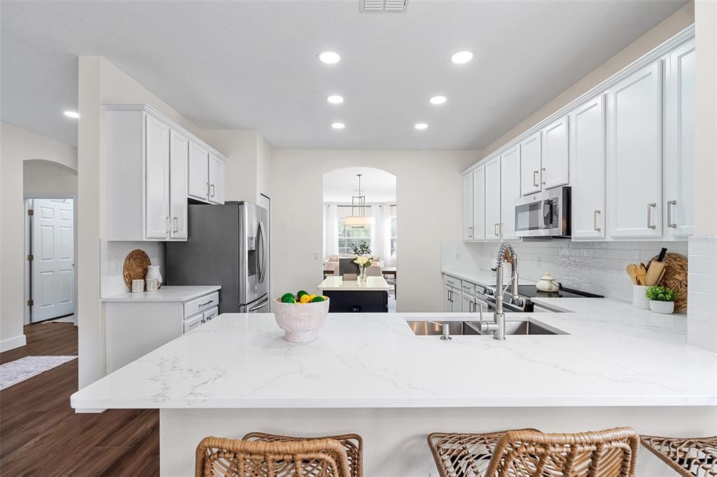 Под контрактом: $765,000 (5 спален, 3 ванн, 2946 Квадратных фут)