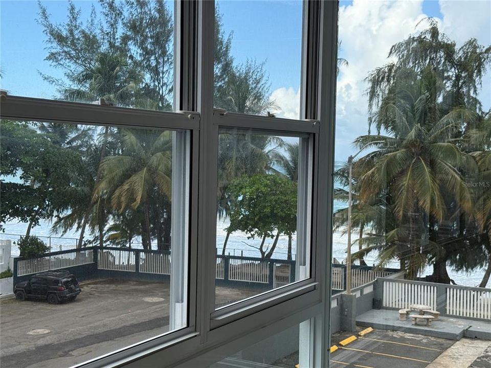 For Sale: $359,000 (1 beds, 1 baths, 700 Square Feet)