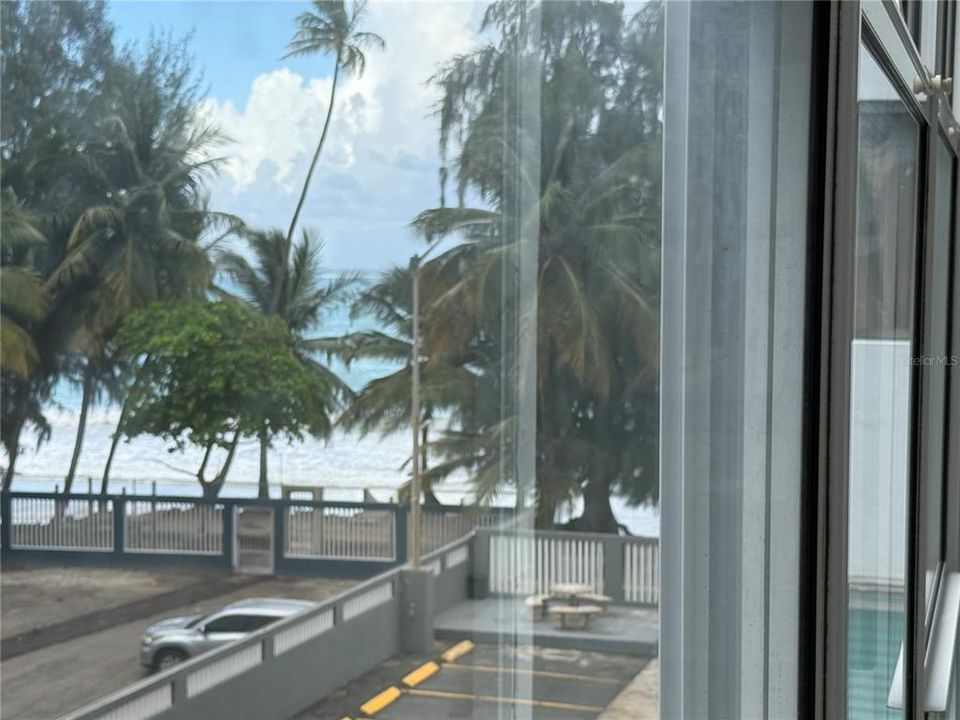 For Sale: $359,000 (1 beds, 1 baths, 700 Square Feet)