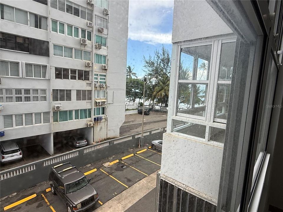 For Sale: $359,000 (1 beds, 1 baths, 700 Square Feet)