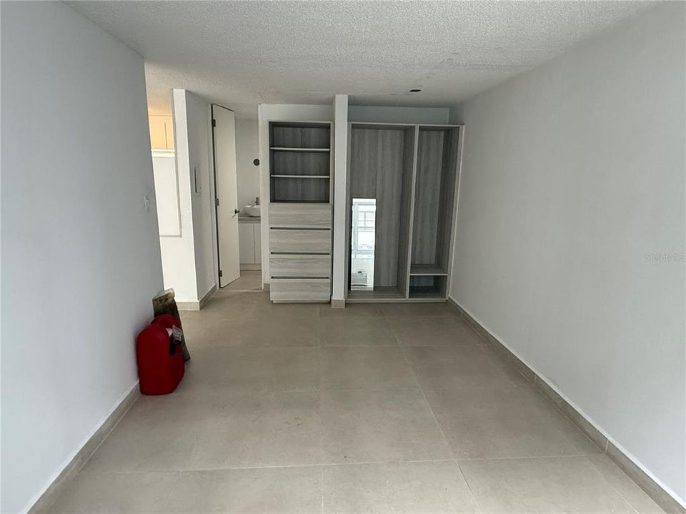 For Sale: $359,000 (1 beds, 1 baths, 700 Square Feet)