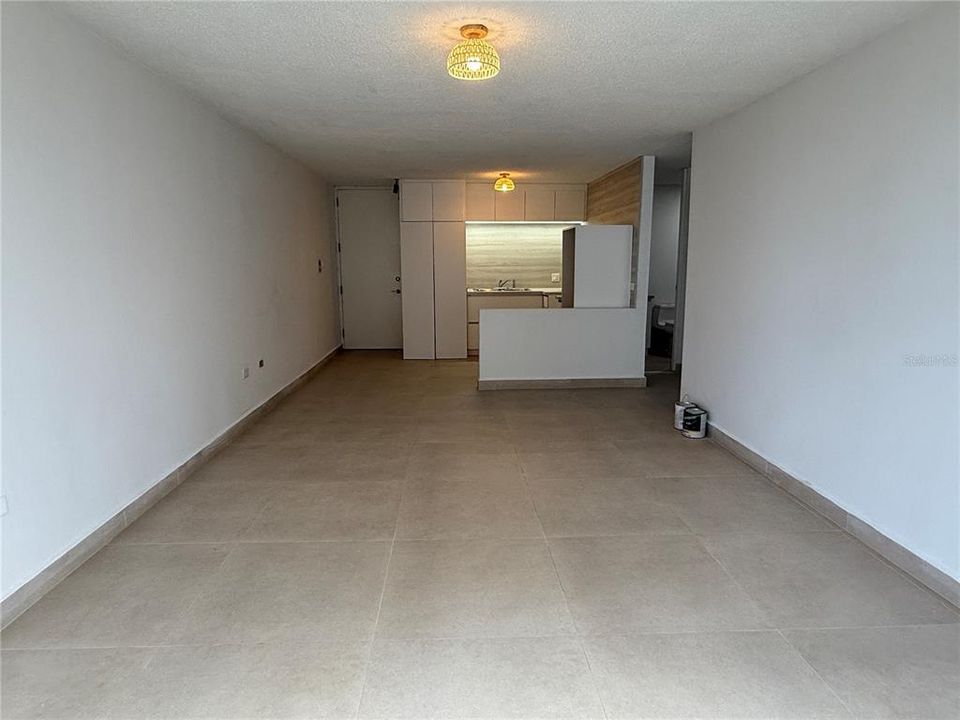 For Sale: $359,000 (1 beds, 1 baths, 700 Square Feet)