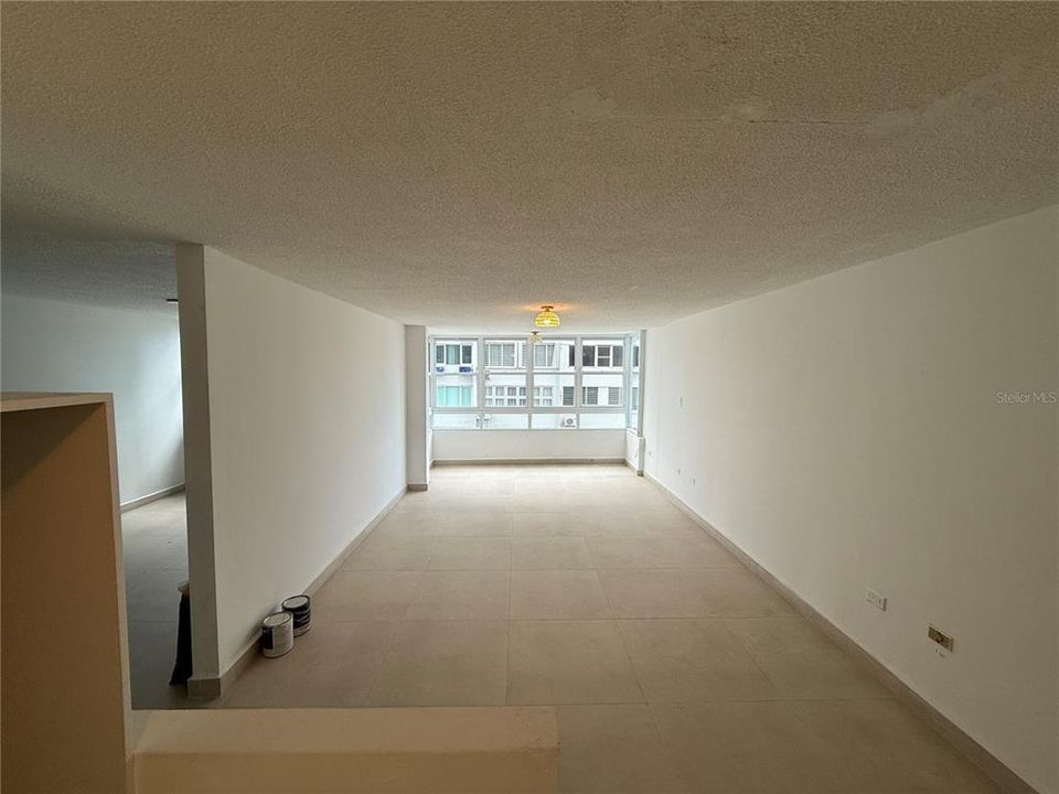 For Sale: $359,000 (1 beds, 1 baths, 700 Square Feet)