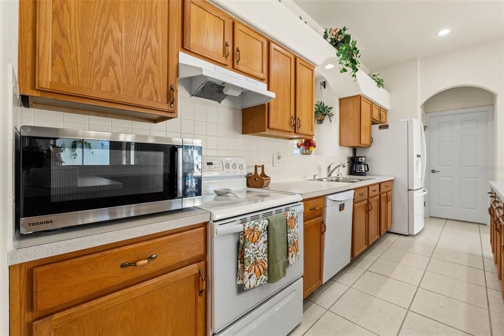 Active With Contract: $499,000 (3 beds, 3 baths, 2385 Square Feet)