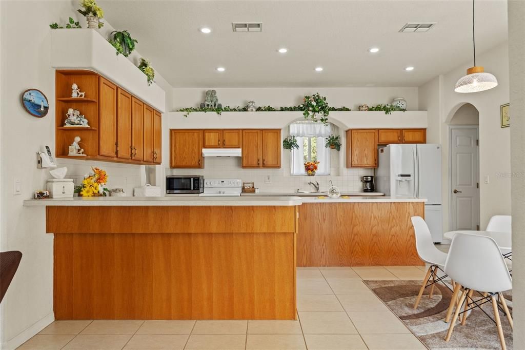 Active With Contract: $499,000 (3 beds, 3 baths, 2385 Square Feet)