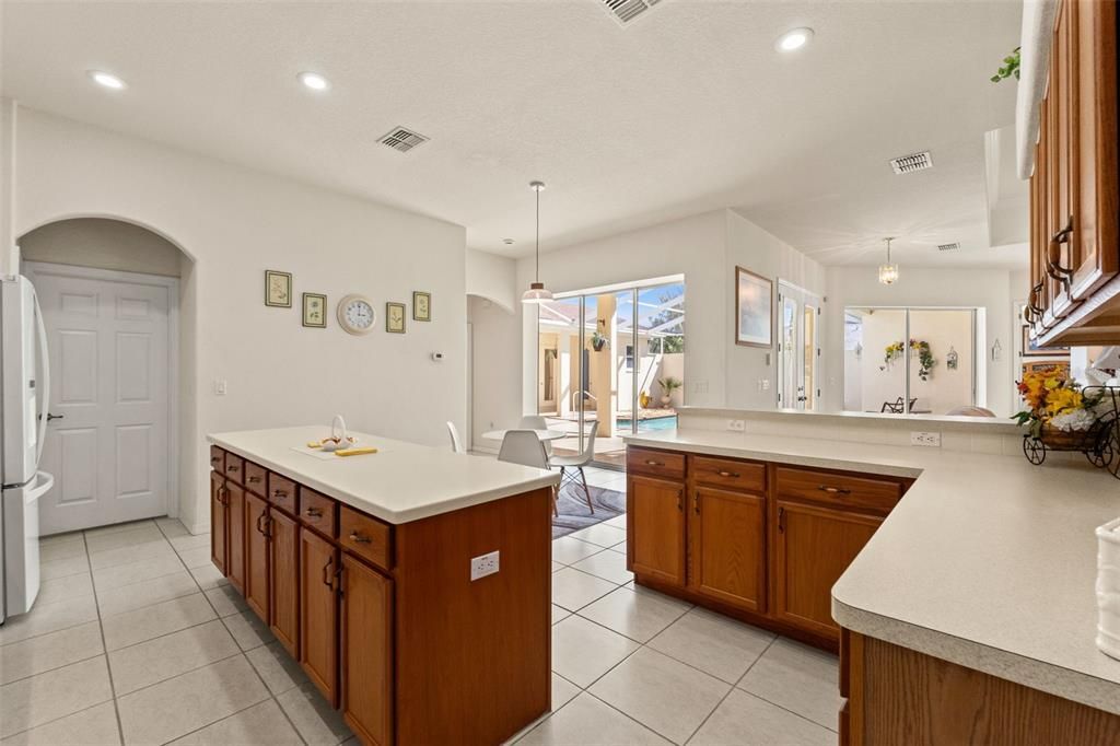 Active With Contract: $499,000 (3 beds, 3 baths, 2385 Square Feet)