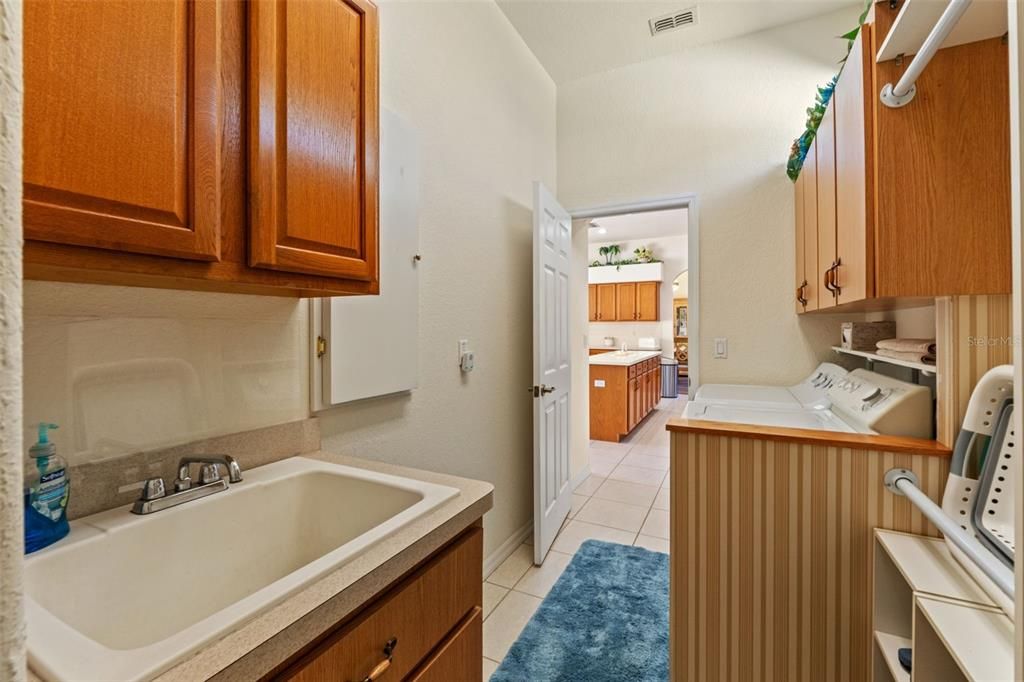 Active With Contract: $499,000 (3 beds, 3 baths, 2385 Square Feet)