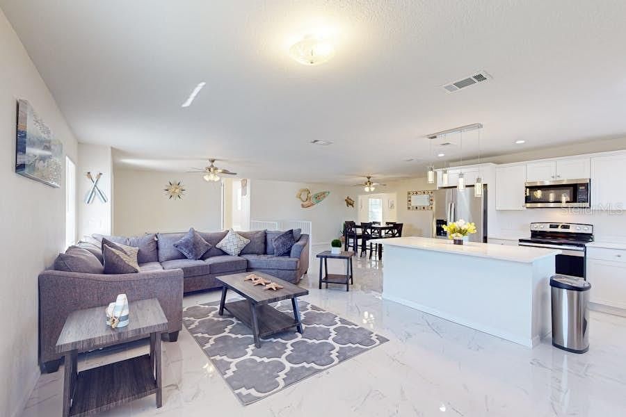 For Rent: $3,000 (3 beds, 2 baths, 1744 Square Feet)