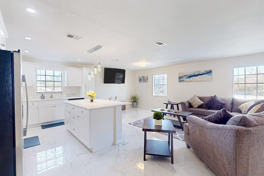 For Rent: $3,000 (3 beds, 2 baths, 1744 Square Feet)