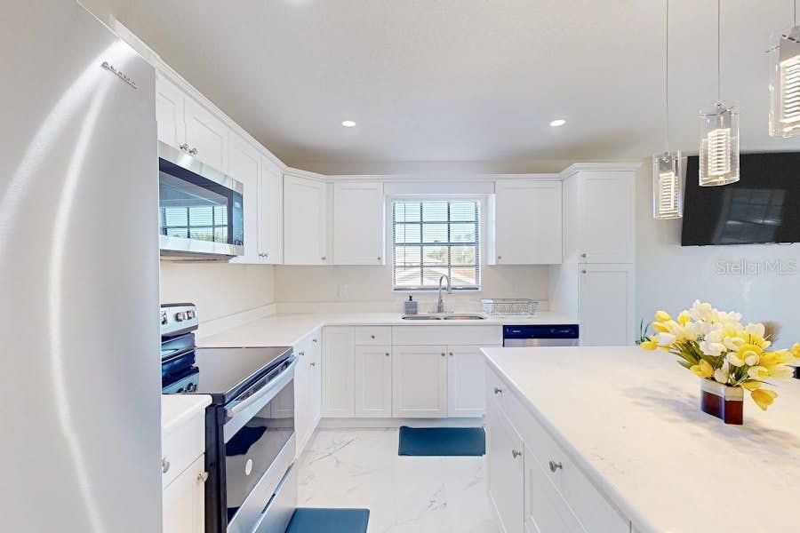 For Rent: $3,000 (3 beds, 2 baths, 1744 Square Feet)