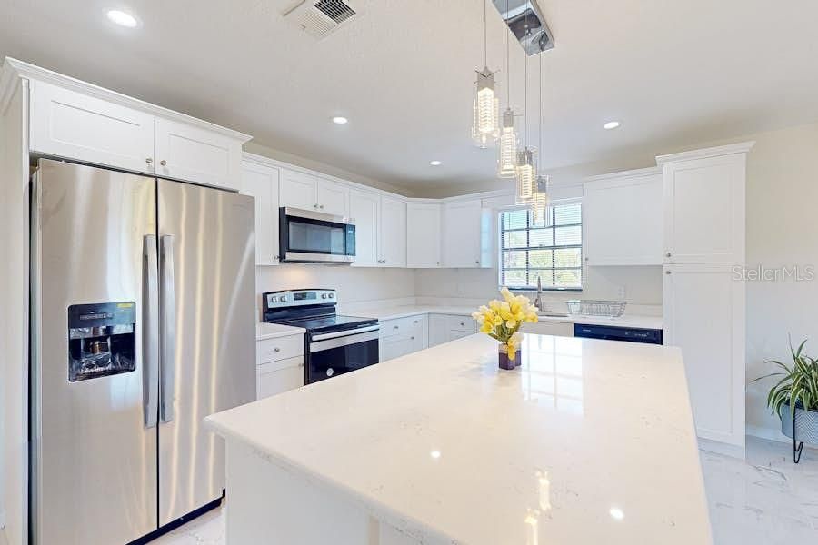 For Rent: $3,000 (3 beds, 2 baths, 1744 Square Feet)