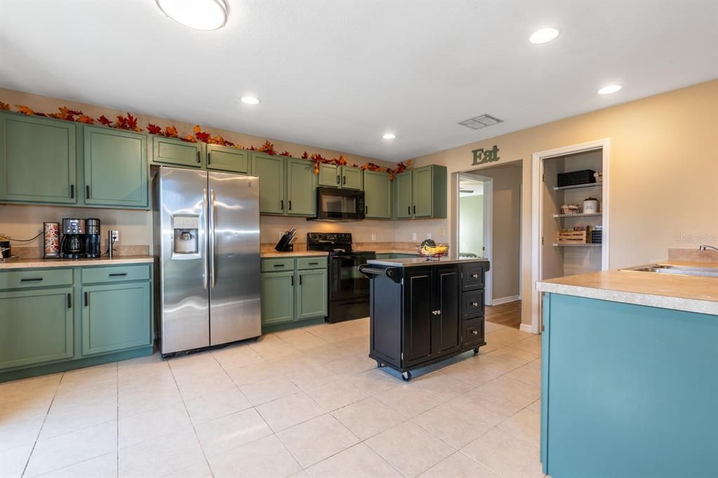 For Sale: $369,900 (4 beds, 2 baths, 2763 Square Feet)