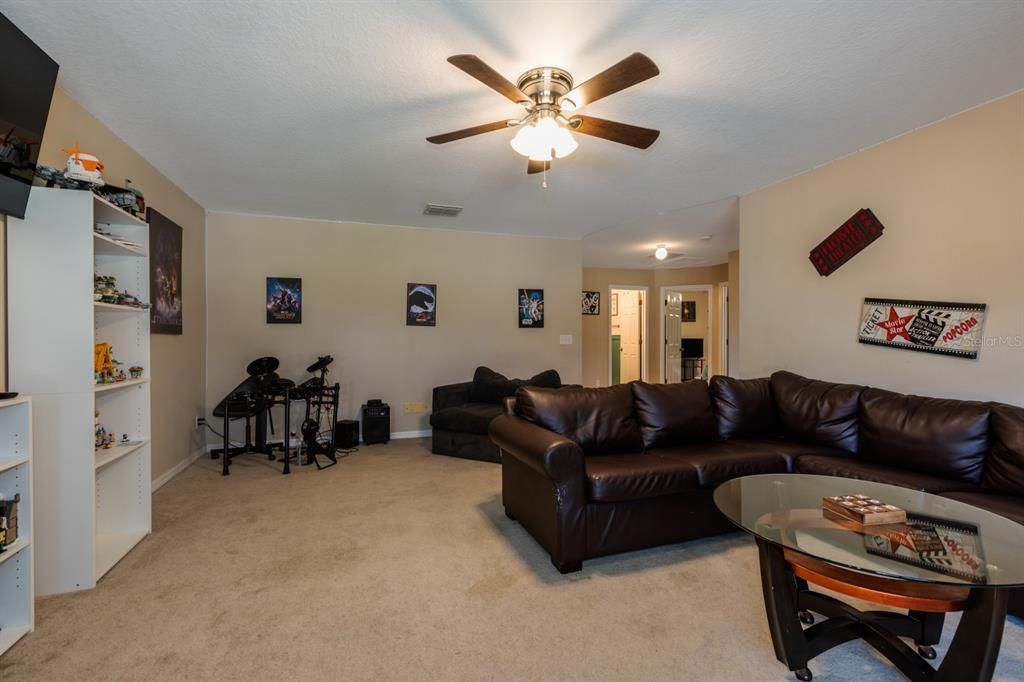 For Sale: $369,900 (4 beds, 2 baths, 2763 Square Feet)