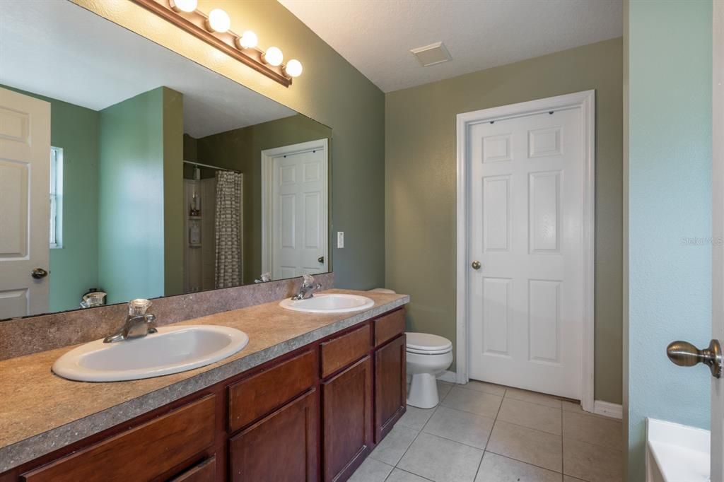 For Sale: $369,900 (4 beds, 2 baths, 2763 Square Feet)