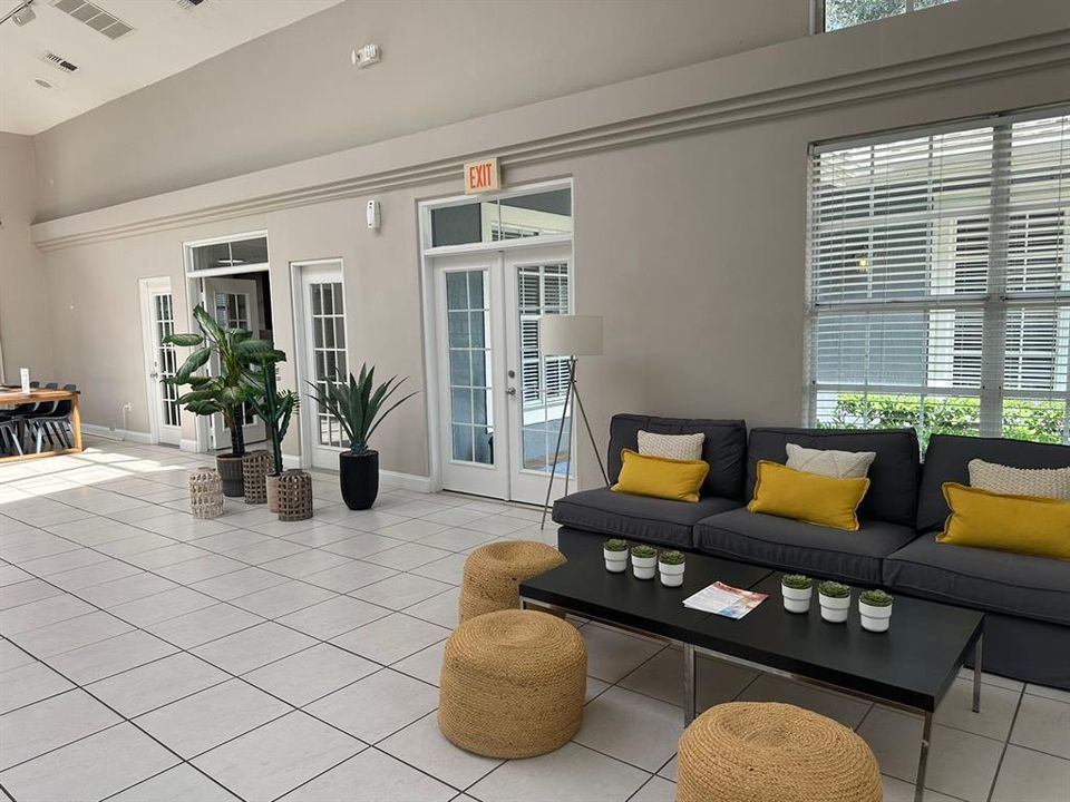 出租: $1,400 (1 贝兹, 1 浴室, 665 平方英尺)