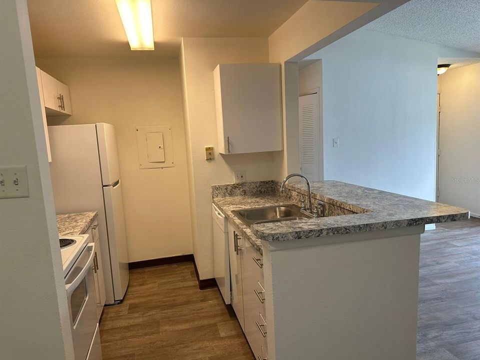 出租: $1,400 (1 贝兹, 1 浴室, 665 平方英尺)