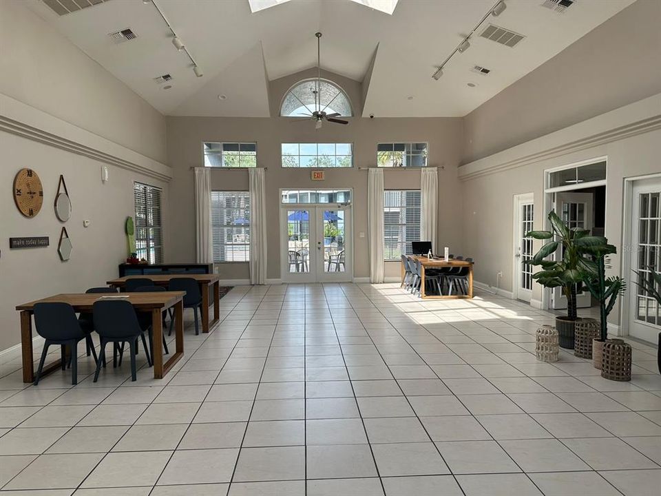 出租: $1,400 (1 贝兹, 1 浴室, 665 平方英尺)