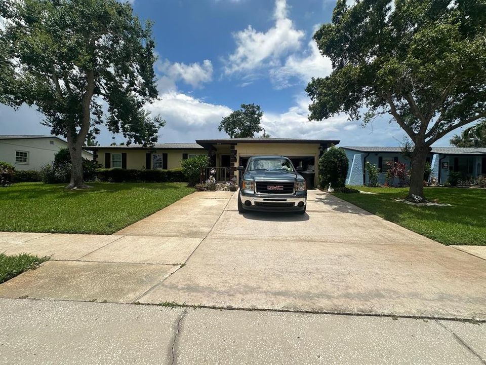 Под контрактом: $369,000 (4 спален, 2 ванн, 1692 Квадратных фут)