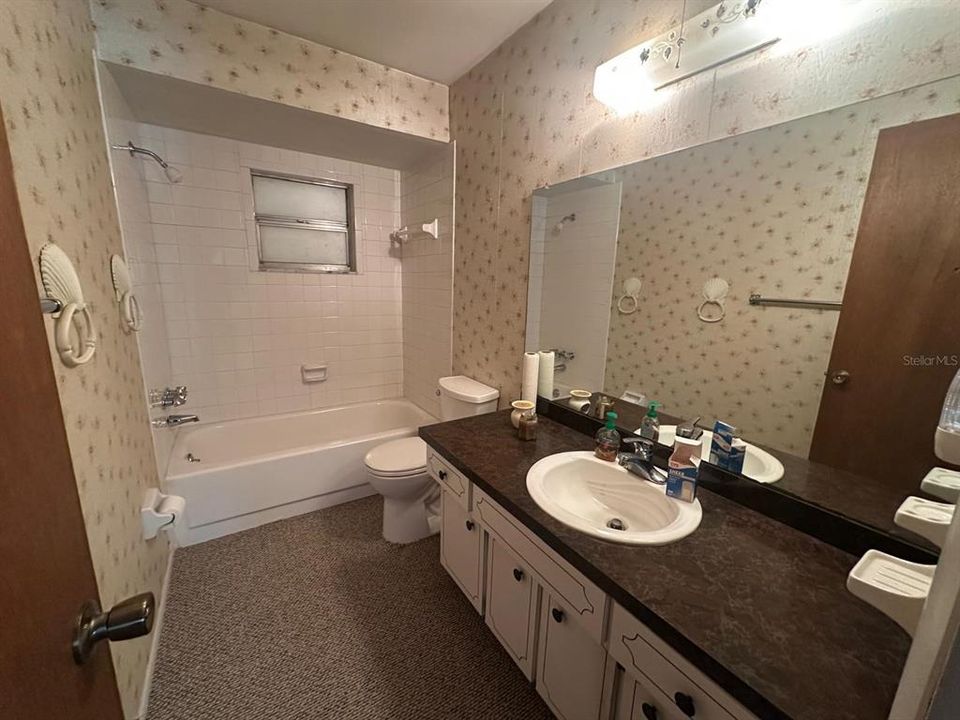 Под контрактом: $369,000 (4 спален, 2 ванн, 1692 Квадратных фут)