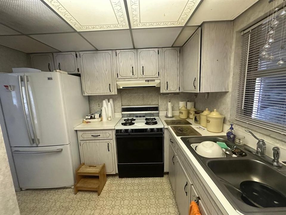 Под контрактом: $369,000 (4 спален, 2 ванн, 1692 Квадратных фут)