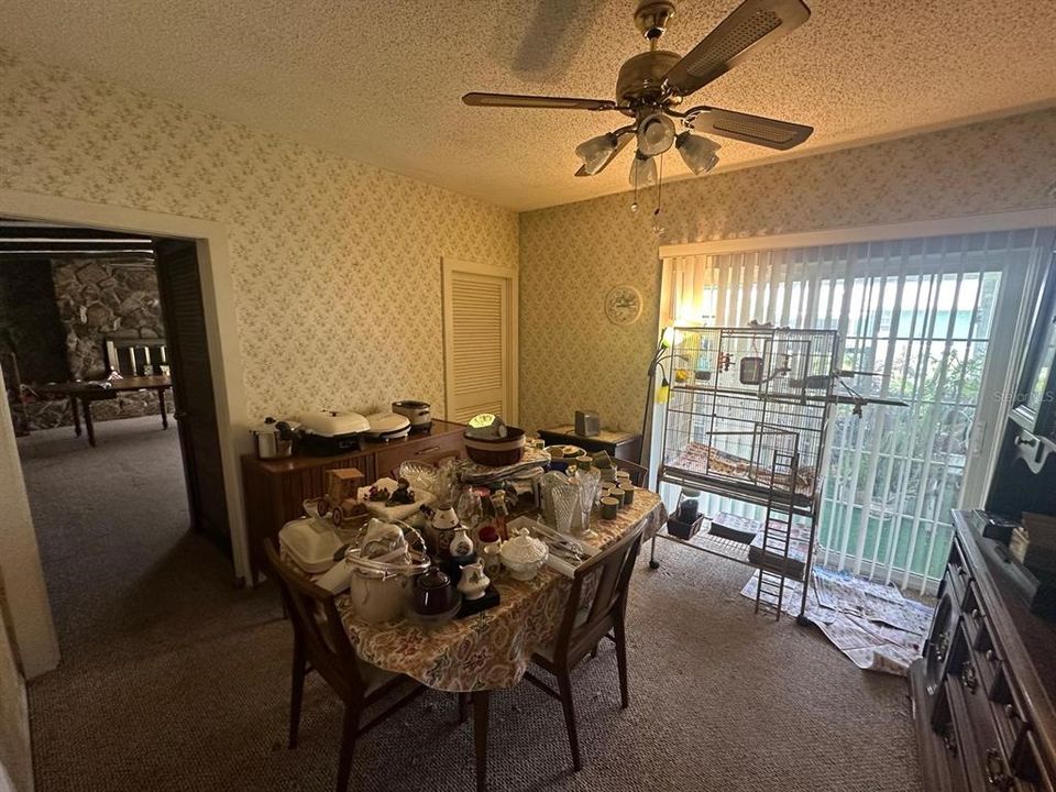 Под контрактом: $369,000 (4 спален, 2 ванн, 1692 Квадратных фут)