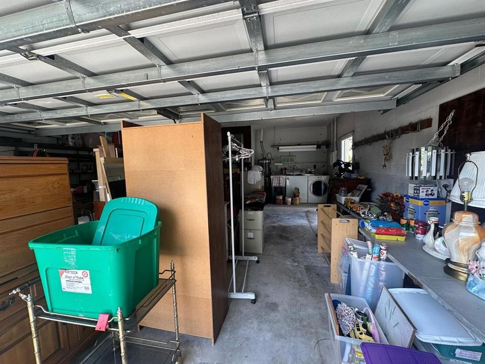 Под контрактом: $369,000 (4 спален, 2 ванн, 1692 Квадратных фут)