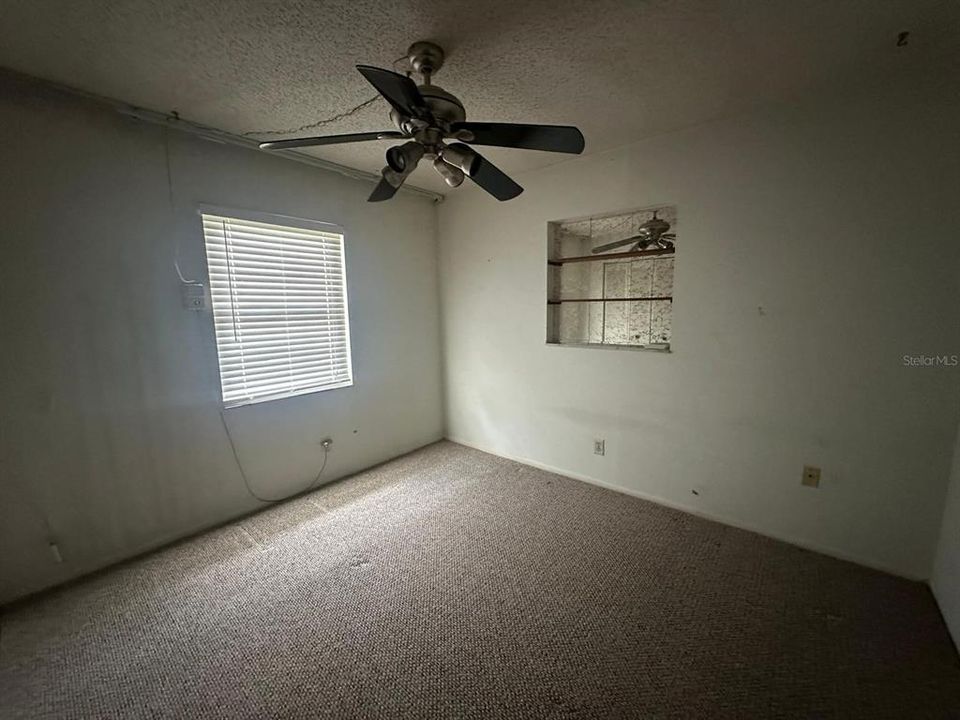 Под контрактом: $369,000 (4 спален, 2 ванн, 1692 Квадратных фут)